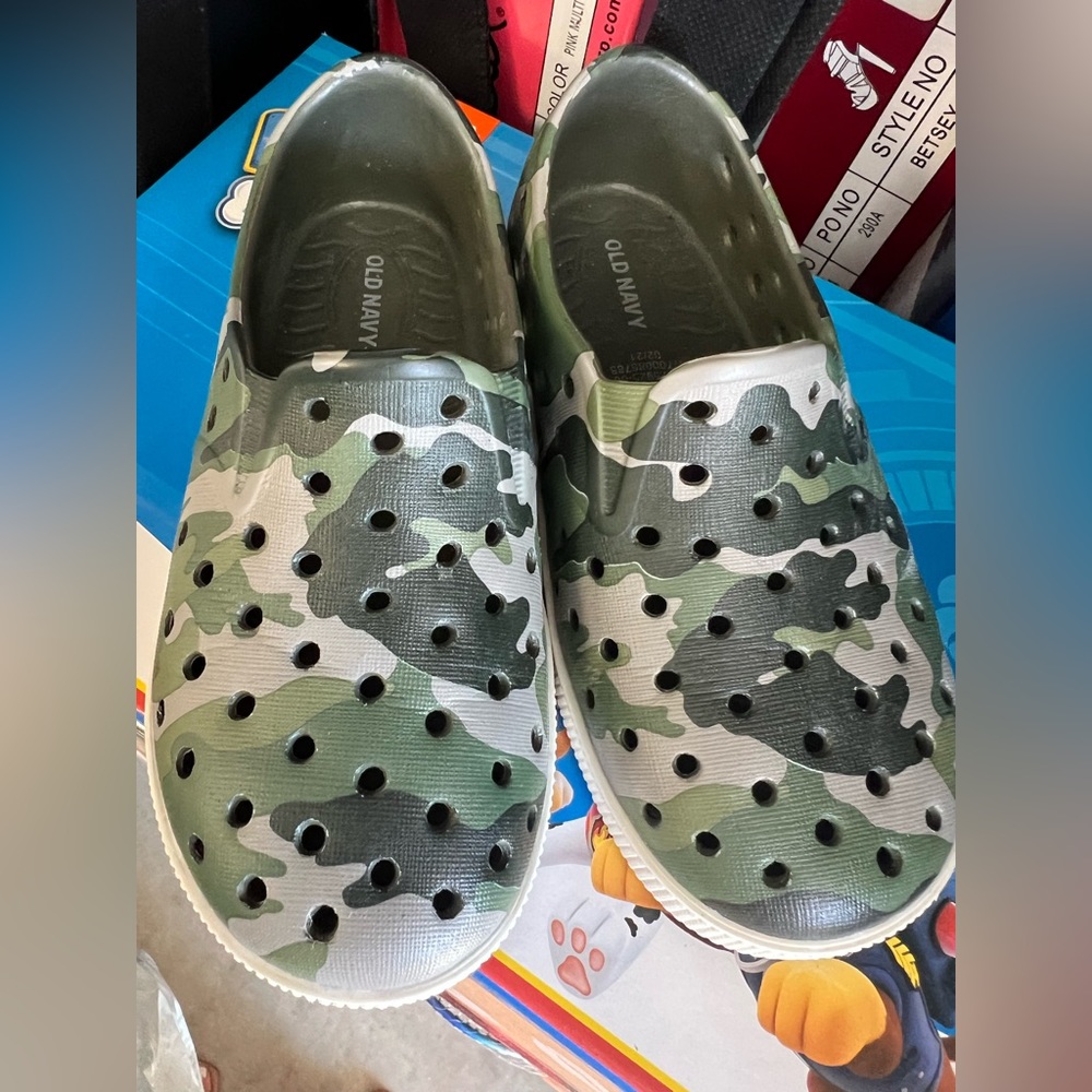 Set of 4shoes. all size9